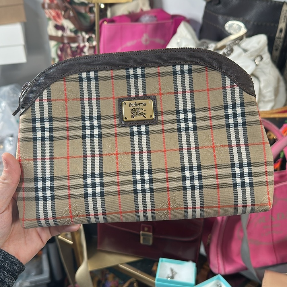 BURBERRY POUCH